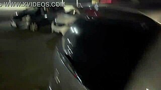 No pelo na frente de todo mundo, grupo de amigos fode na pele e usa dentro sem se importar!