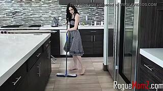 Oh man, you gotta see this housekeeper threesome with Jenna Ross and Sovereign Syre getting wild