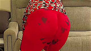 Cum watch this 50-year-old busty MILF work out in leggings showing off her big fat white ass and wide open pussy up close.