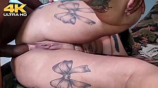 Seks interracial ngewe pantat gue yang enak di taman