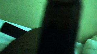 Dubai Mature Women Seek Discreet Weekend Cock