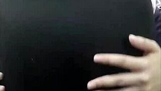 Encuerando a doña mary in her room after husband leaves.