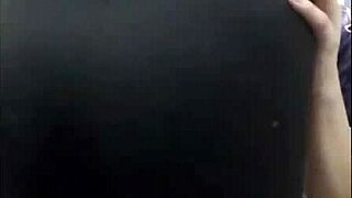 Encuerando a doña mary in her room after husband leaves.