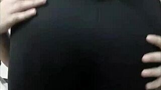 Encuerando a doña mary in her room after husband leaves.