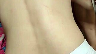 me folle a mi vecina cuando esta solita en su casa y le di una creampie rapida