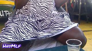 public bar pussy flashing for voyeurs 😏