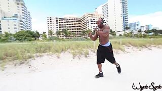 Vixen Bikini Putih Sara Jay Naik Kontol Besar di Deepthroat dan Seks Cowgirl Interracial