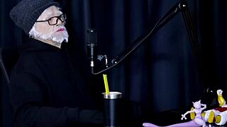 Veja a entrevista safada com flor de damiana e vovô moai in this brazilian porn cast compilation full of public humiliation and swinger fun