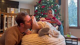 Santa Develops Strong Obsession With Barefoot Girlfriend's Feet During Christmas Fetish Play