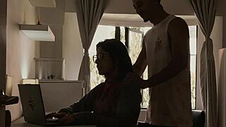 modelo porno gets fucked in home office by smaller roommate with big cock