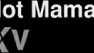 Cette MILF ronde a lâché prise et fait une double pénétration dans l'orgie avec son mari qui regarde 😈🍑