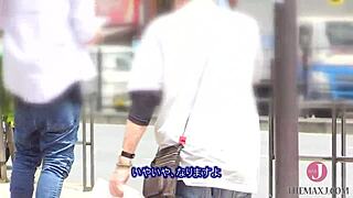 アジアンミルフの野外中出しフェラ