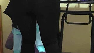 Empleada Venezolana Coqueteando With Boss In Bedroom!