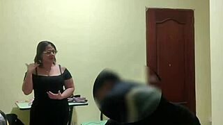 Empleada Venezolana Coqueteando With Boss In Bedroom!