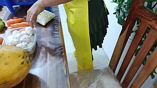 Hey, sex with the vegetable vendor she didnt have any change so we ended up fucking standing up at her workplace?