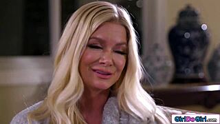 Stepdaughter Licks Stepmom Pussy with Kissing in Lesbian Taboo Sex