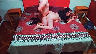 Amateurs Fucking Friends Big-ass Wife on All Fours with Creampie and Moaning