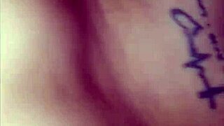 Culona sumisa se folla dos desconocidos después de fiesta