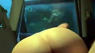 Minha namorada adora aventuras no carro com amigos