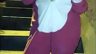 Blonde curvy milf maid in Halloween costume gives blowjob and gets creampie in homemade rough sex.