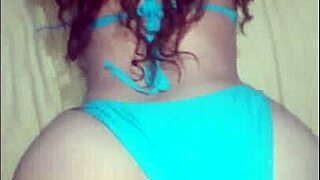 Follada a hermosa nalgona en cuatro patas con su peque�o bikini azul!