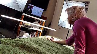 Regarde Aimee Hot MILF aka AimeeParadise, reine des suceuses de maris 14, faire une gorge profonde à cette grosse bite !