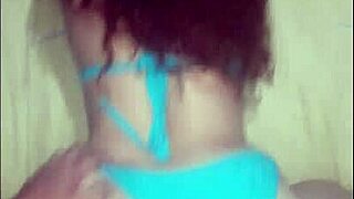 Follada a hermosa nalgona en cuatro patas con su peque�o bikini azul!