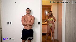 La mia matrigna Monique Fuentes mi succhia il cazzo grosso così non lo dico al patrigno Max Betancur.