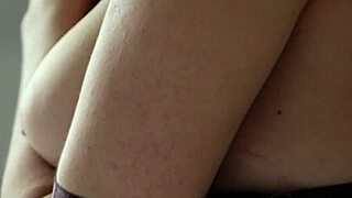 Petite Asian babe Li Moon posing naked and sexy big ass Asian milf showed hot body.