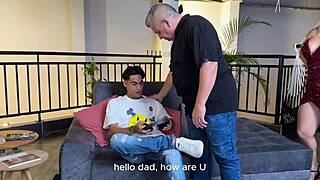 Bagaimana aku bisa memotivasi anak tiri buat performa universitas lebih baik dengan memek basah dan tetek besar?