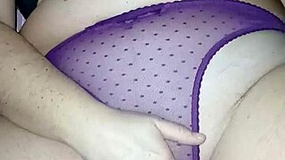 Masturbating amateur milf solo