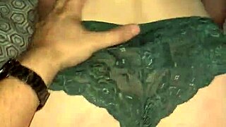Séance de sex devant vidéo sur xvideo je me fait denfoncer ma petite chatte de pute