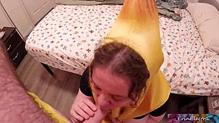 Stepmom offers curvy ass for halloween creampie fun