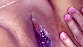 novia cachonda humilla novio con dildo negro 😈 le saca leche toda 🔥💦