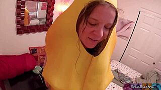 Stepmom offers curvy ass for halloween creampie fun