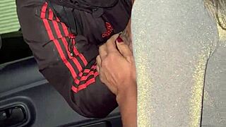 esposa PUTA exibe na praia e fode desconhecido NA FRENTE do corno no mirante!