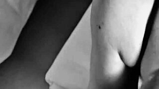 JE SUCE UNE BONNE BITES D'UN INCONNU ET LE FAIS JOUIR DANS MA BOUCHE!