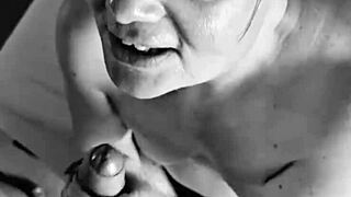 JE SUCE UNE BONNE BITES D'UN INCONNU ET LE FAIS JOUIR DANS MA BOUCHE!