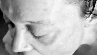 JE SUCE UNE BONNE BITES D'UN INCONNU ET LE FAIS JOUIR DANS MA BOUCHE!