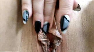 Look at this mature whore's juicy pussy lips wag during lapdance!