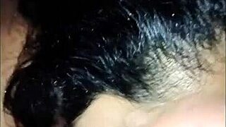 Mi hermosa vecina orinada en cara tragando semen de mi verga enorme