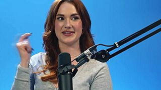 WOW SIRI DAHL FINGERS HAIRY PUSSY TO ORGASM IN CLOSEUP!