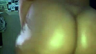 lightskin babe shakes that juicy ass with her anal plug in 😏