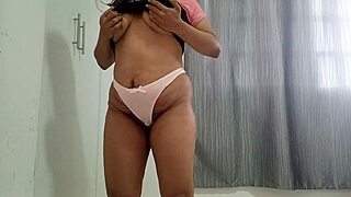 Morena's Close-Up Big Lip Pussy Squirts Juicy Creampie Milk