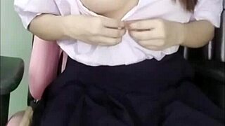 น้องนินิว ดาวโป๊ไทยนมใหญ่ ขย่มดิลโด้หีน้ำแตกคารูในไลฟ์VIP!