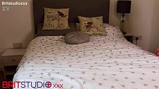 spanish milf and teen girl, fancy some hot lesbian licking?