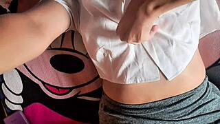 Quieres grabarme quitándome la ropa, vecino casada?