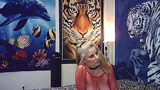 MAXXX LOADZ POUNDS ITALIAN MILF'S SHAVED PUSSY MACHINE STYLE