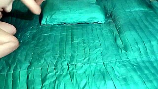 Indonesia Landlady Squirts from Pussy Toy Play Jago Jilmek!