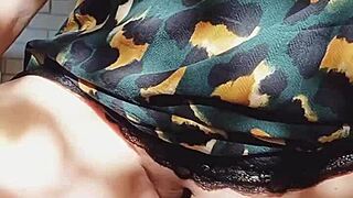 MATURE WIFE'S HUGE SHAVED CAMELTOE PUSSY FLASHED OUTDOORS!